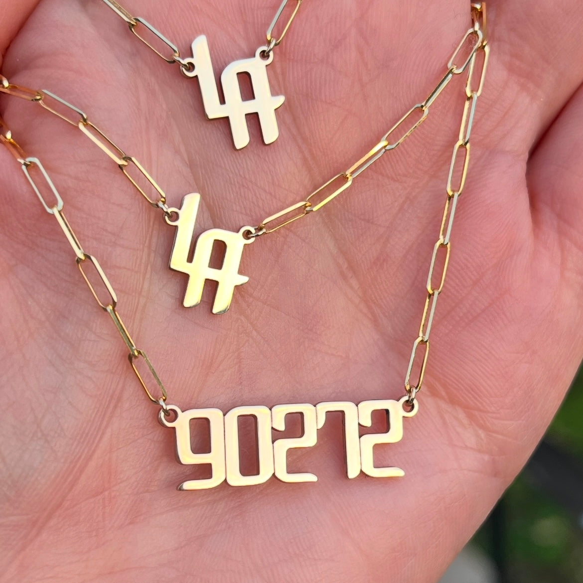 THE SIGNATURE 90272 NAMEPLATE NECKLACE
