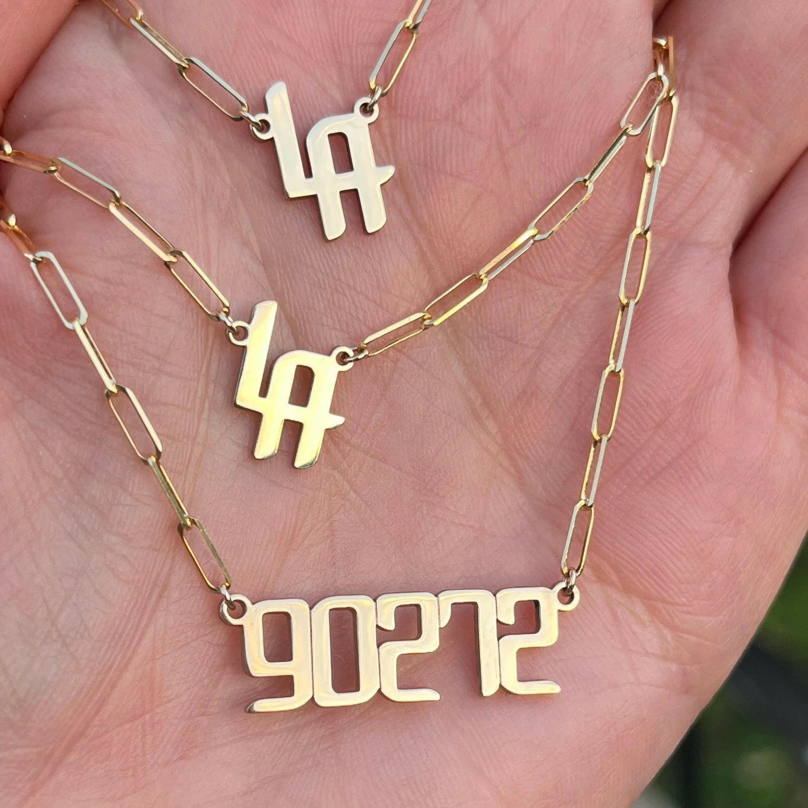 THE SIGNATURE CUSTOM NAMEPLATE NECKLACE