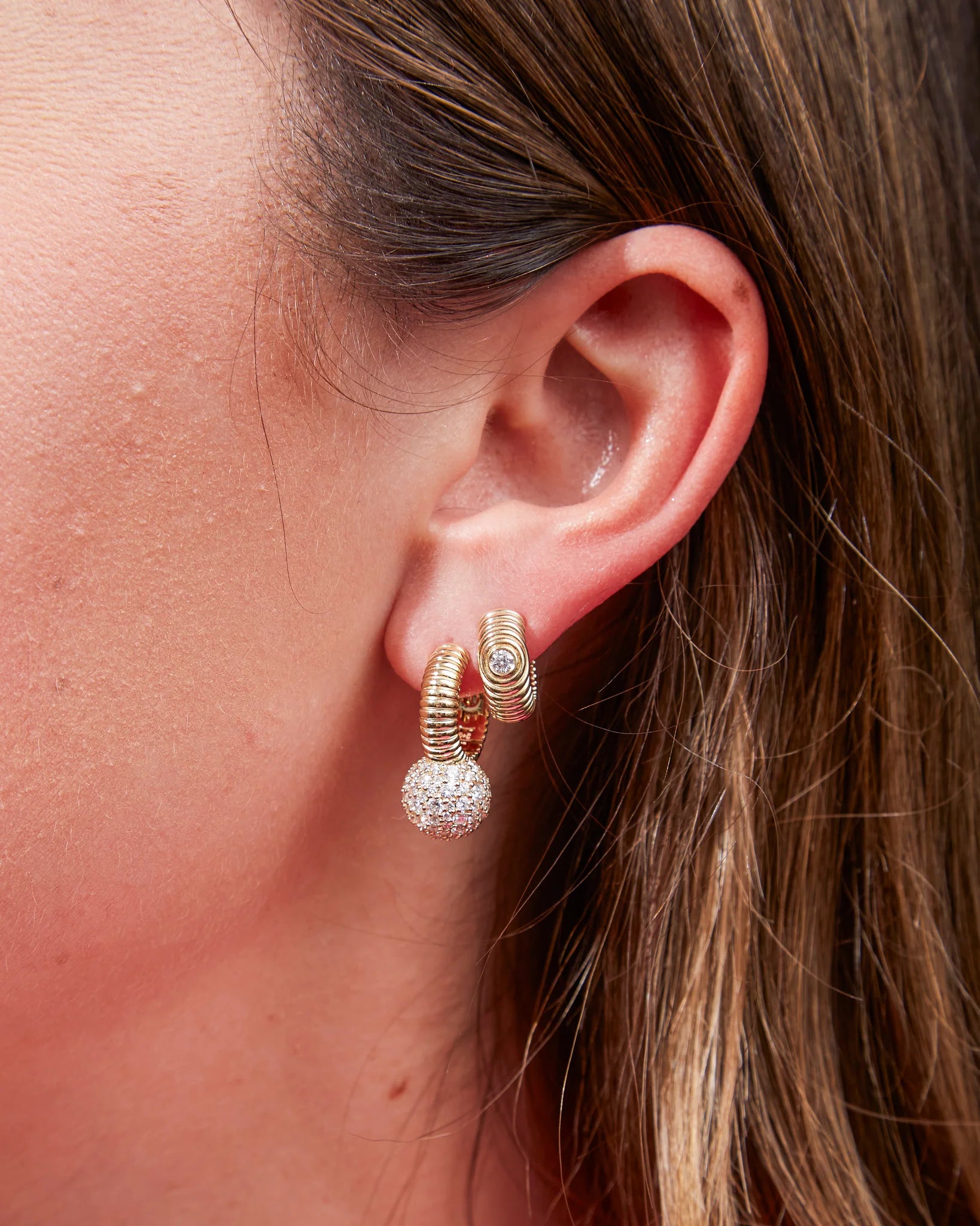 Revel Ribbed Huggie - Diamond