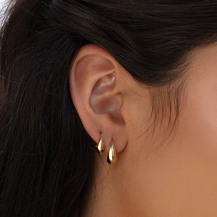 MEDIUM CRESCENT HOOP