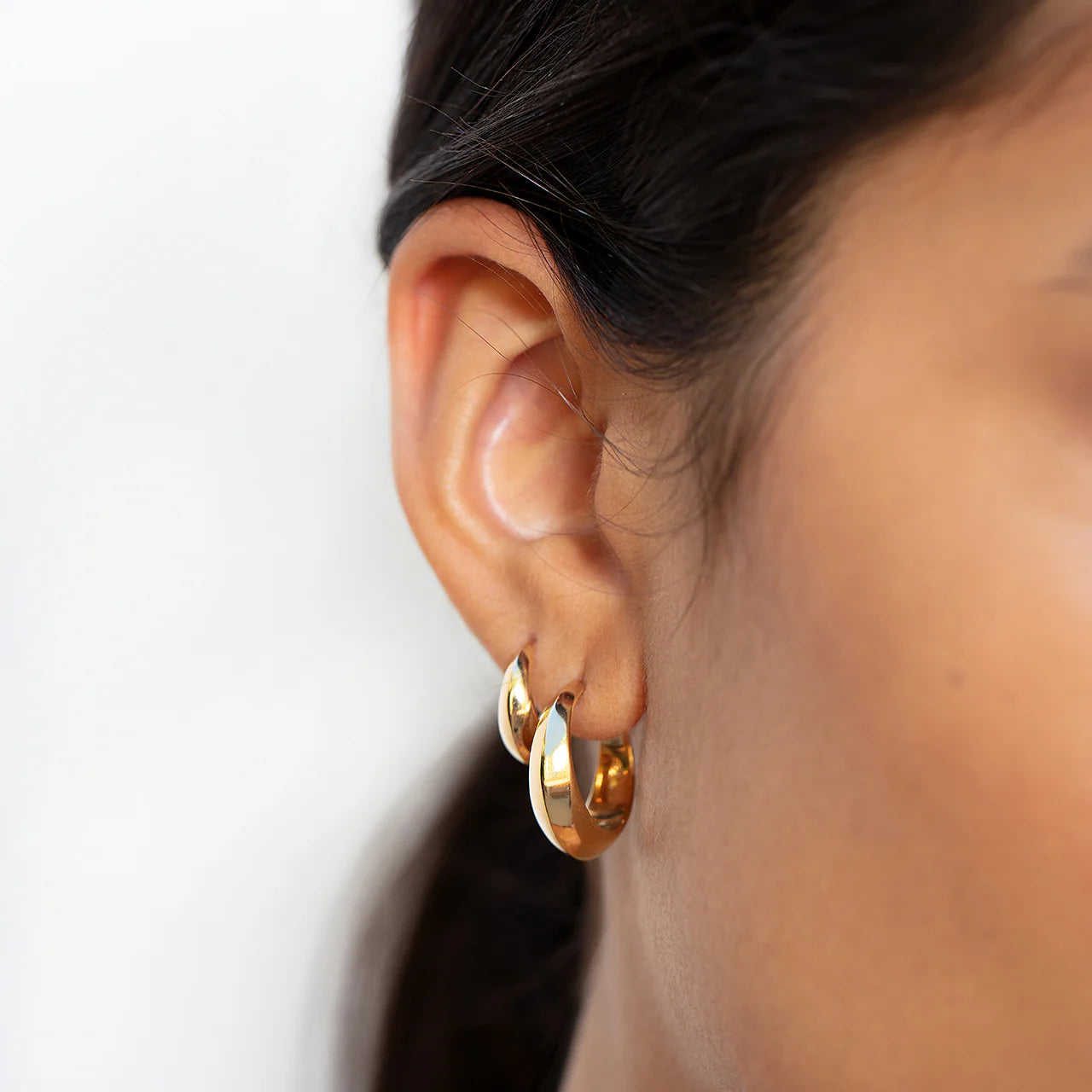 MEDIUM CRESCENT HOOP