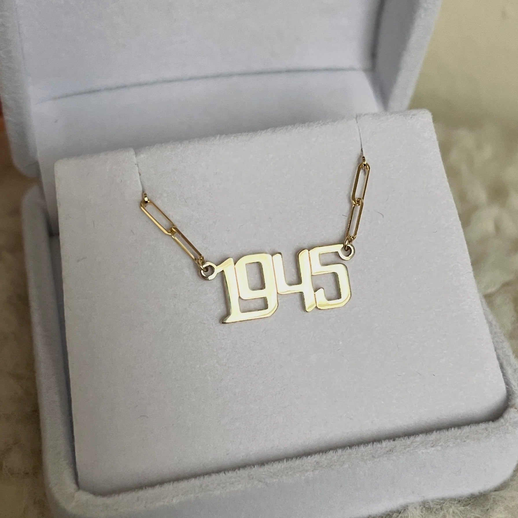 THE SIGNATURE CUSTOM NAMEPLATE NECKLACE