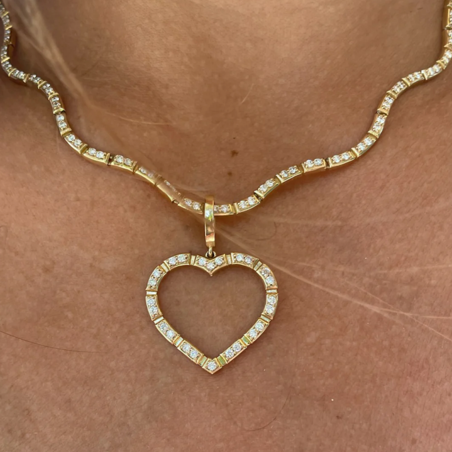 GLIMMER WAVE DIAMOND NECKLACE