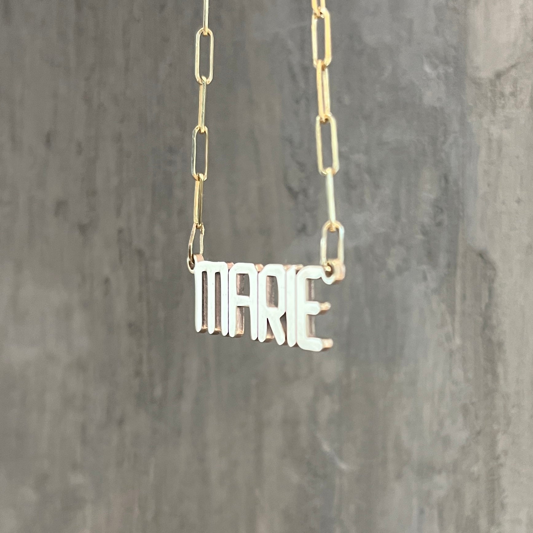 THE SIGNATURE CUSTOM NAMEPLATE NECKLACE