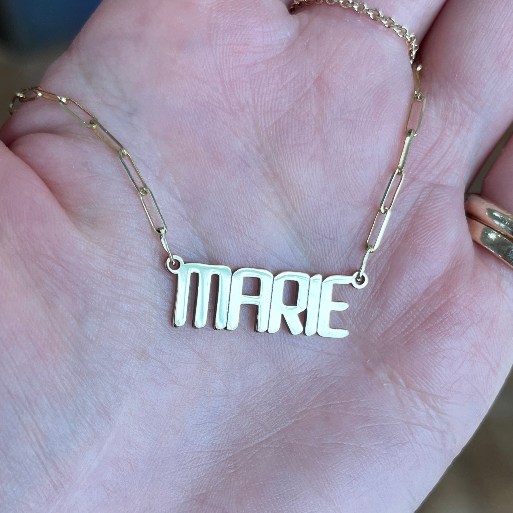 THE SIGNATURE CUSTOM NAMEPLATE NECKLACE