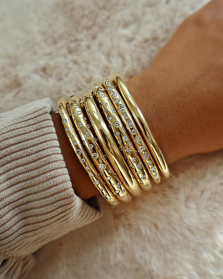 WAVY ROUND NOMAD BANGLE