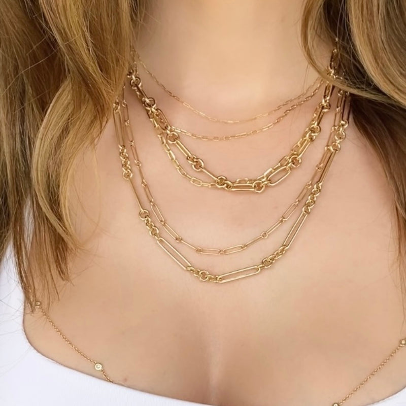 ELONGATED LINK WITH 4 CIRCLES CHAIN NECKLACE