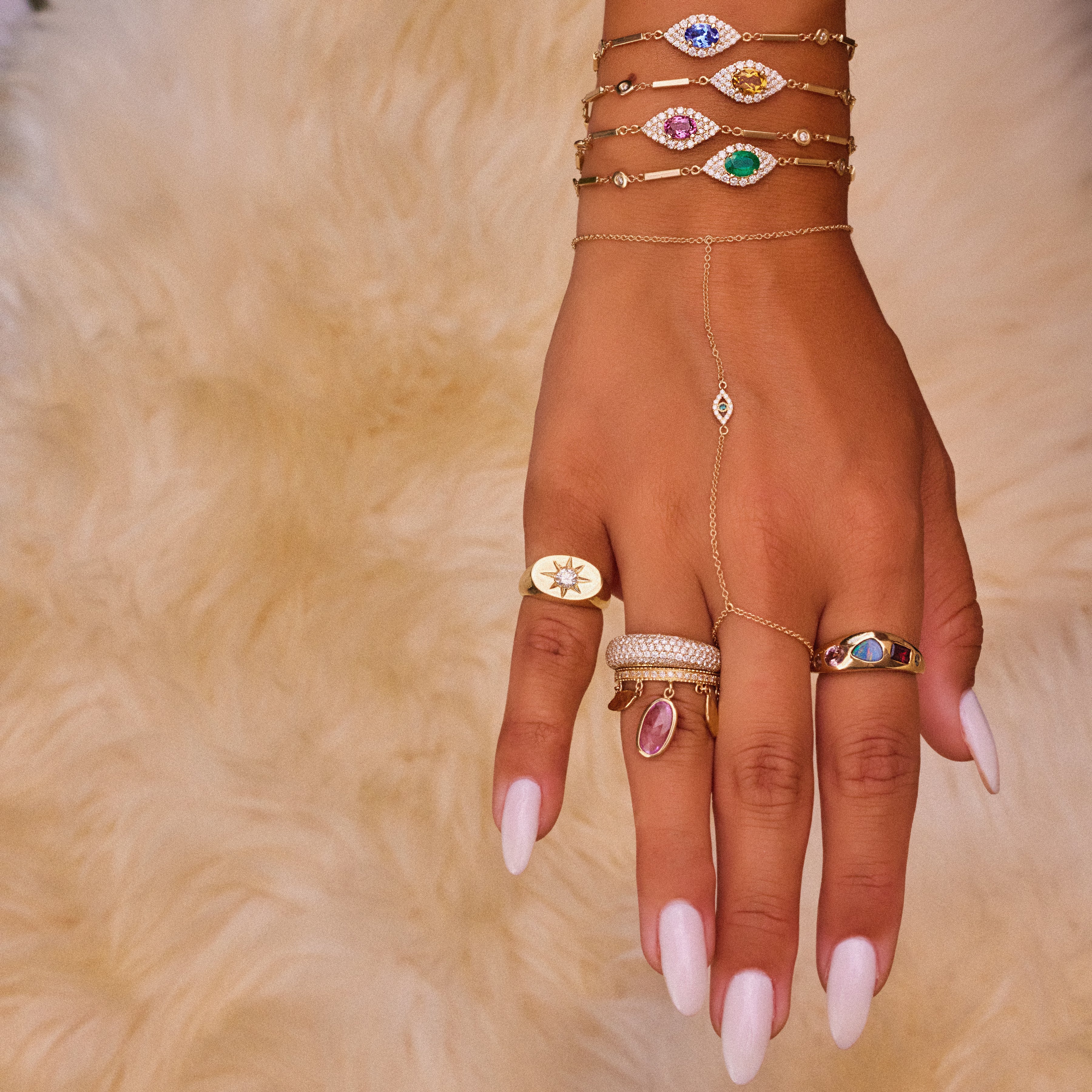 Center Eye Diamond Smooth Bar Bracelet