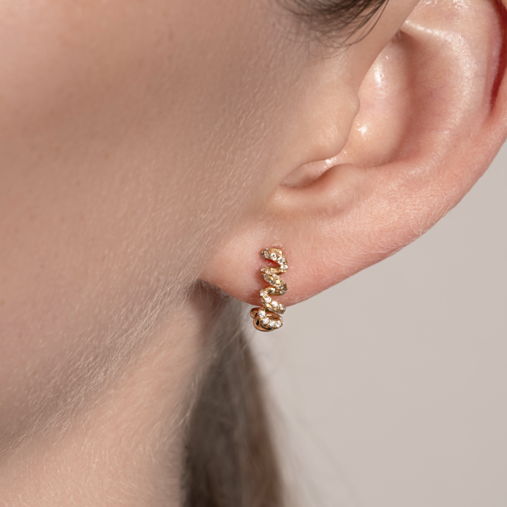 YELLOW GOLD DIAMOND SLINKEE HUGGIE MONO EARRING