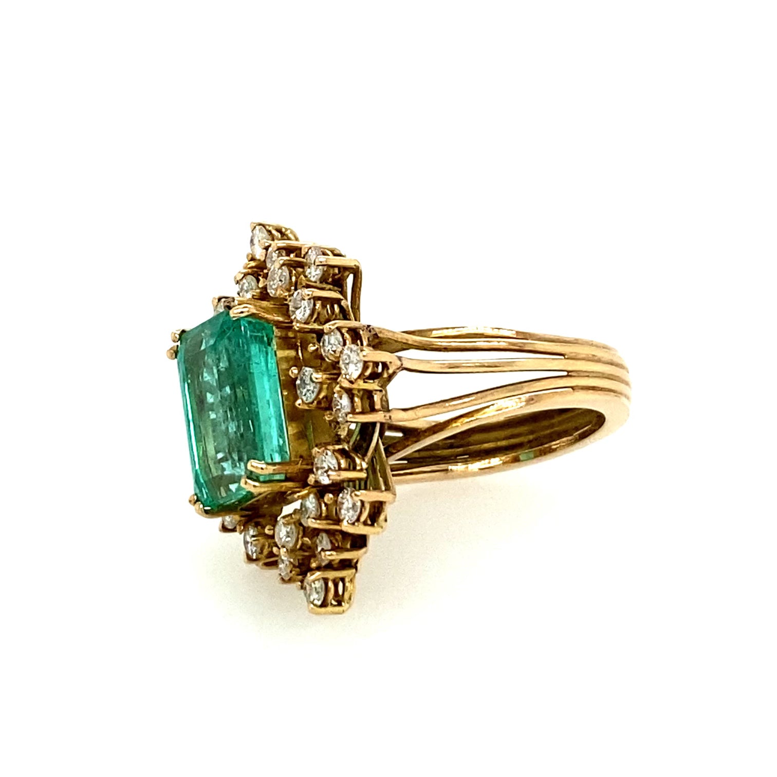 EMERALD AND DIAMOND RING