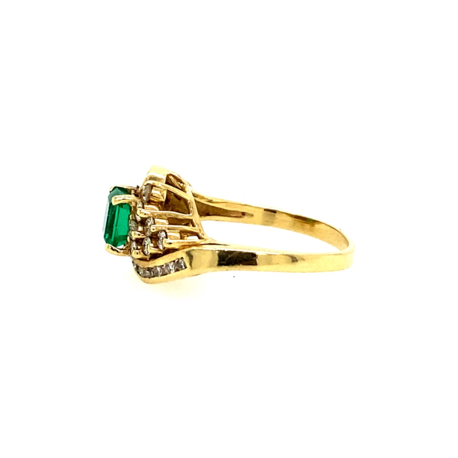 VINTAGE EMERALD AND DIAMOND RING