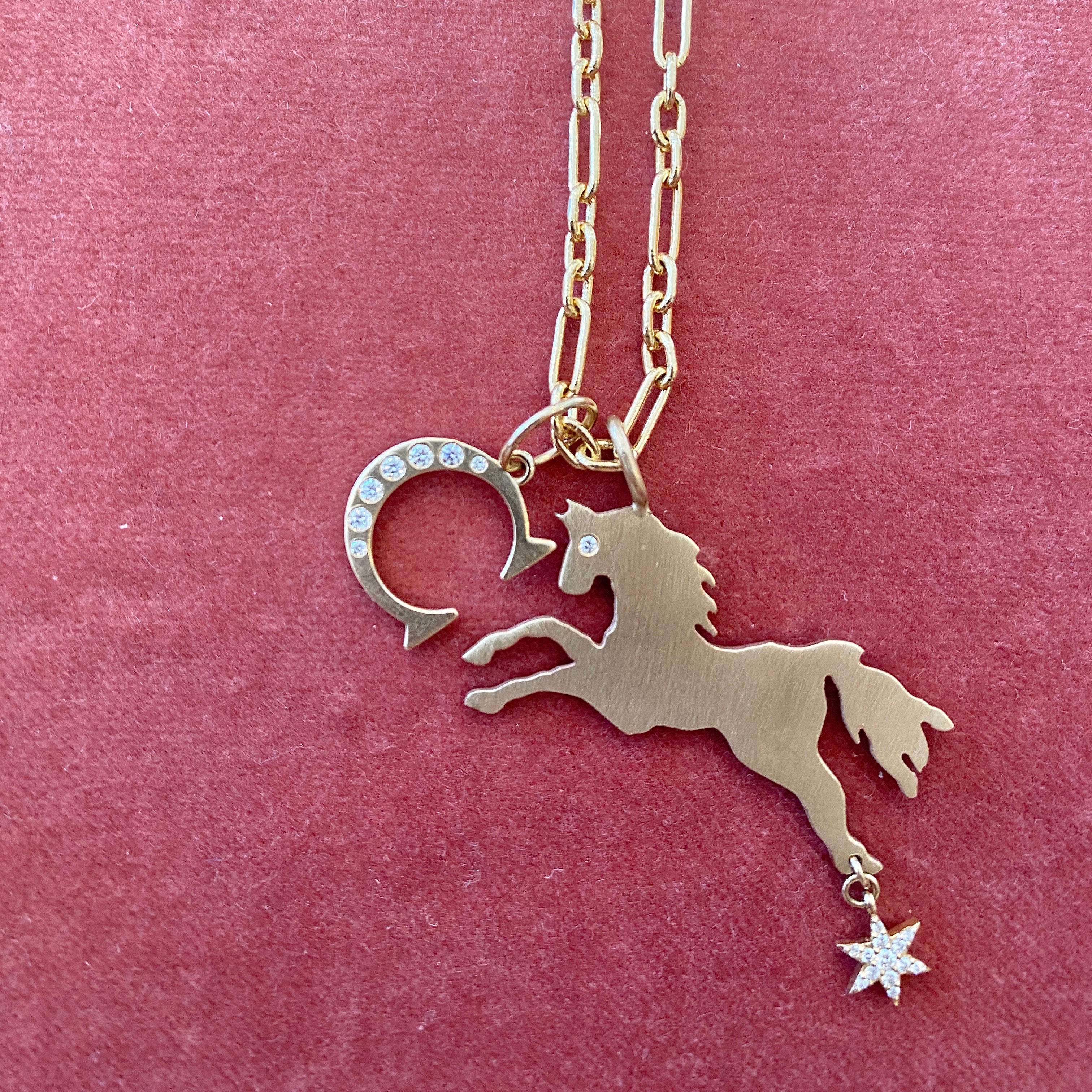 FAUNA SMALL HORSE CHARM WITH STAR