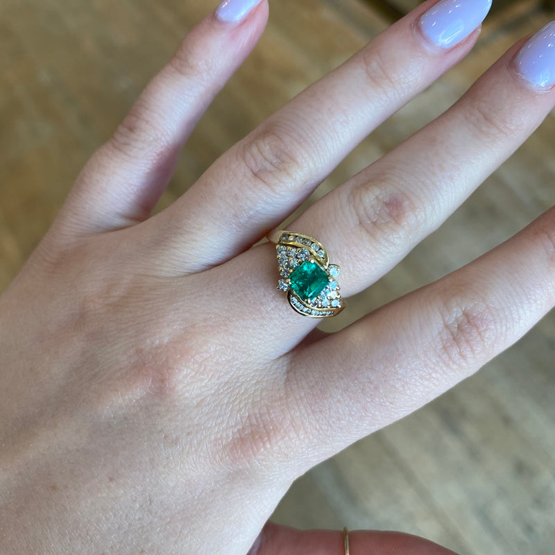 VINTAGE EMERALD AND DIAMOND RING