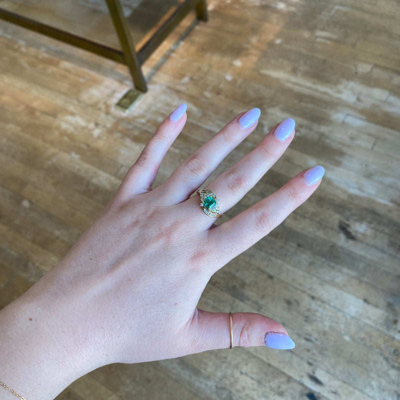 VINTAGE EMERALD AND DIAMOND RING