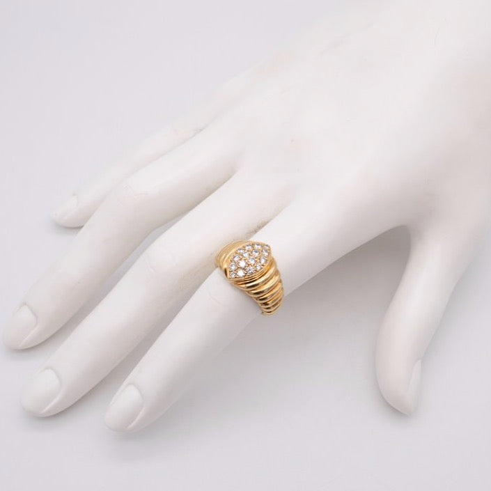 VINTAGE VAN CLEEF SCALLOPED ALMOND DIAMOND RING