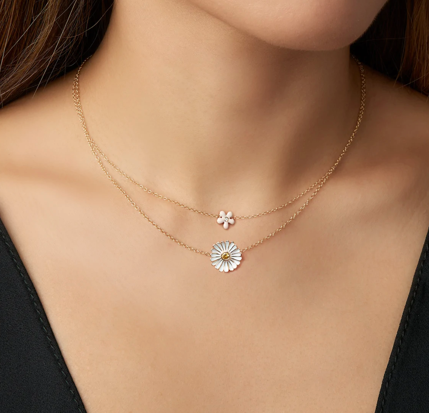 TINY DAISY NECKLACE