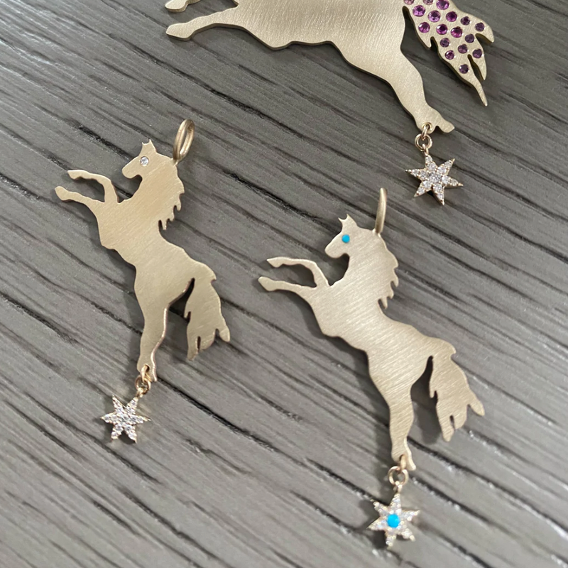 FAUNA SMALL HORSE CHARM WITH STAR